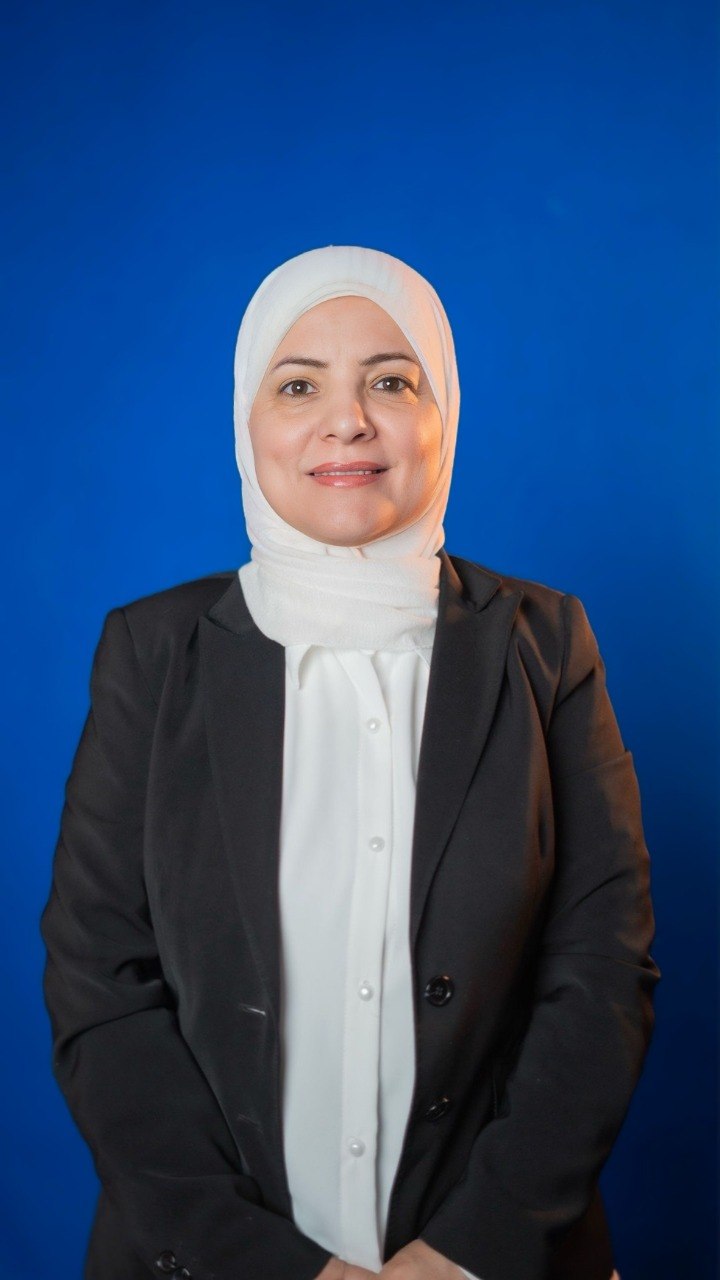 هند حسن محمد - مديرة اكاديمية لثانوية المعرفة الاهلية 